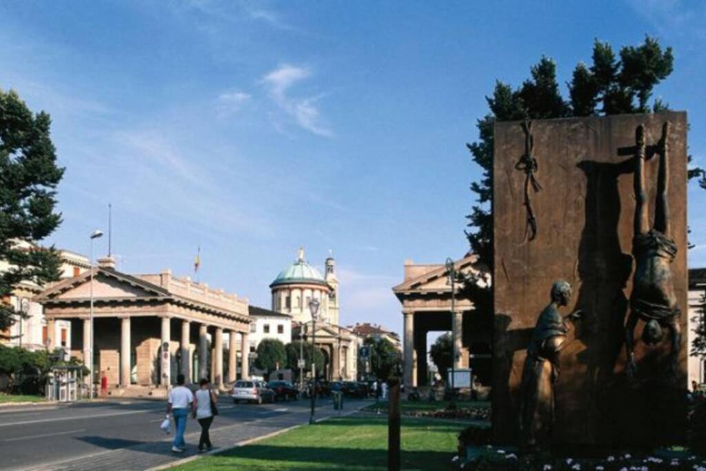 Ferienwohnung Entire Flat, Independent Entrance, 20 Mins To Bgy - Bergamo Milan Airport Nembro Exterior foto