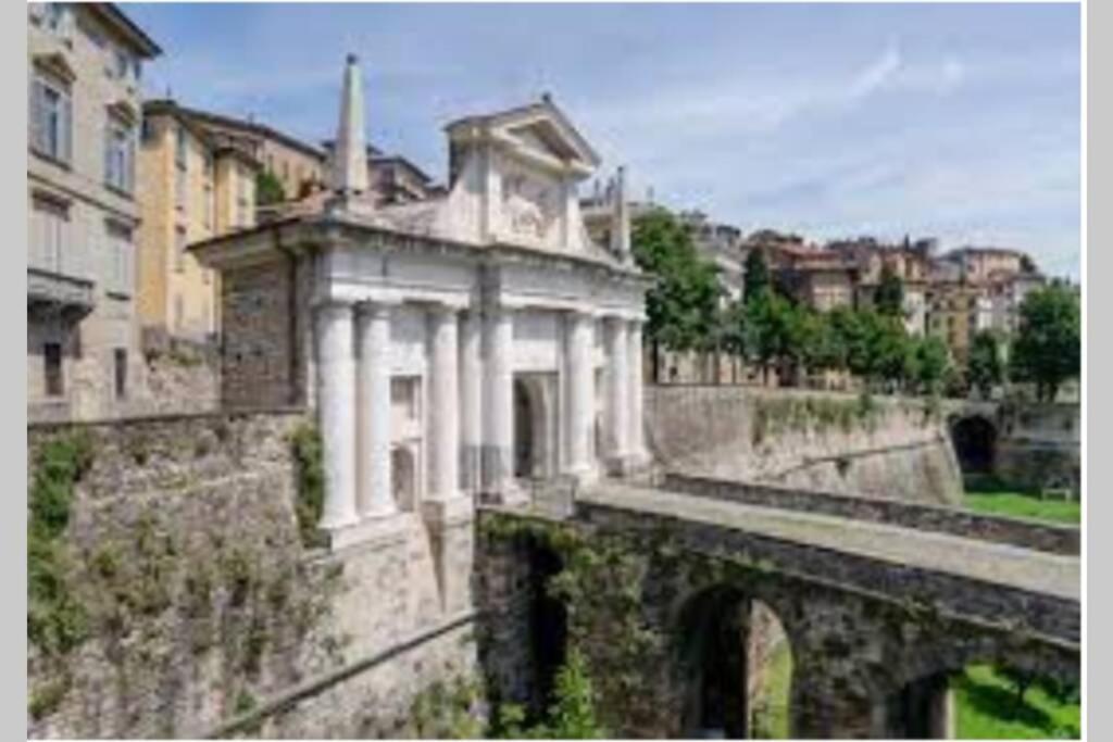 Ferienwohnung Entire Flat, Independent Entrance, 20 Mins To Bgy - Bergamo Milan Airport Nembro Exterior foto